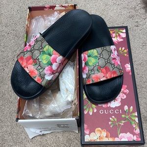 Gucci Blooms Supreme Sandals/Slides